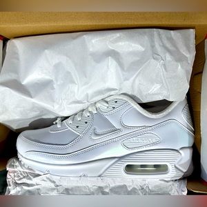 Nike Air Max 90 SE Women’s Size 10. New in Box